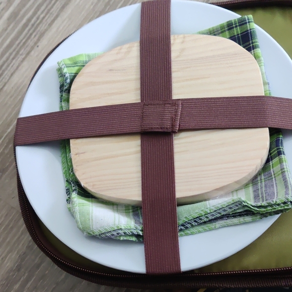 Portable Picnic Cutlery Set with Plates and Corkscrew - Olive Interior - Picture 3 of 7